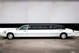 White Lincoln limo